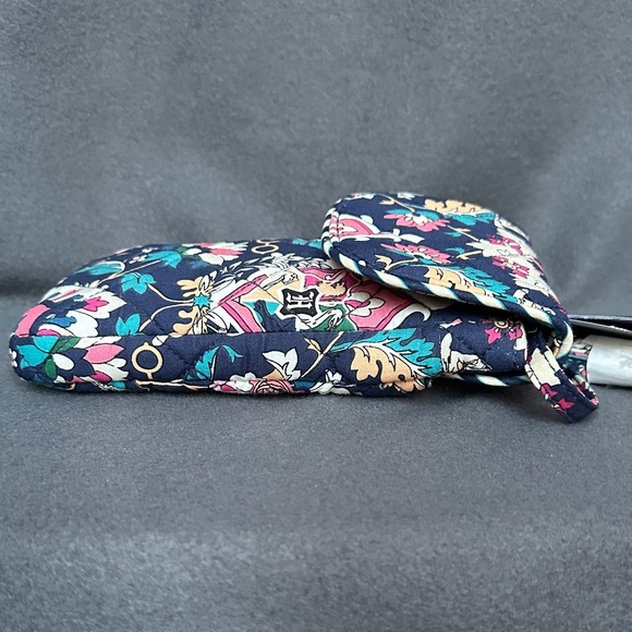 Vera Bradley Harry Potter Carson Cellphone Crossbody Bag Home to Hogwarts - Picture 13 of 15